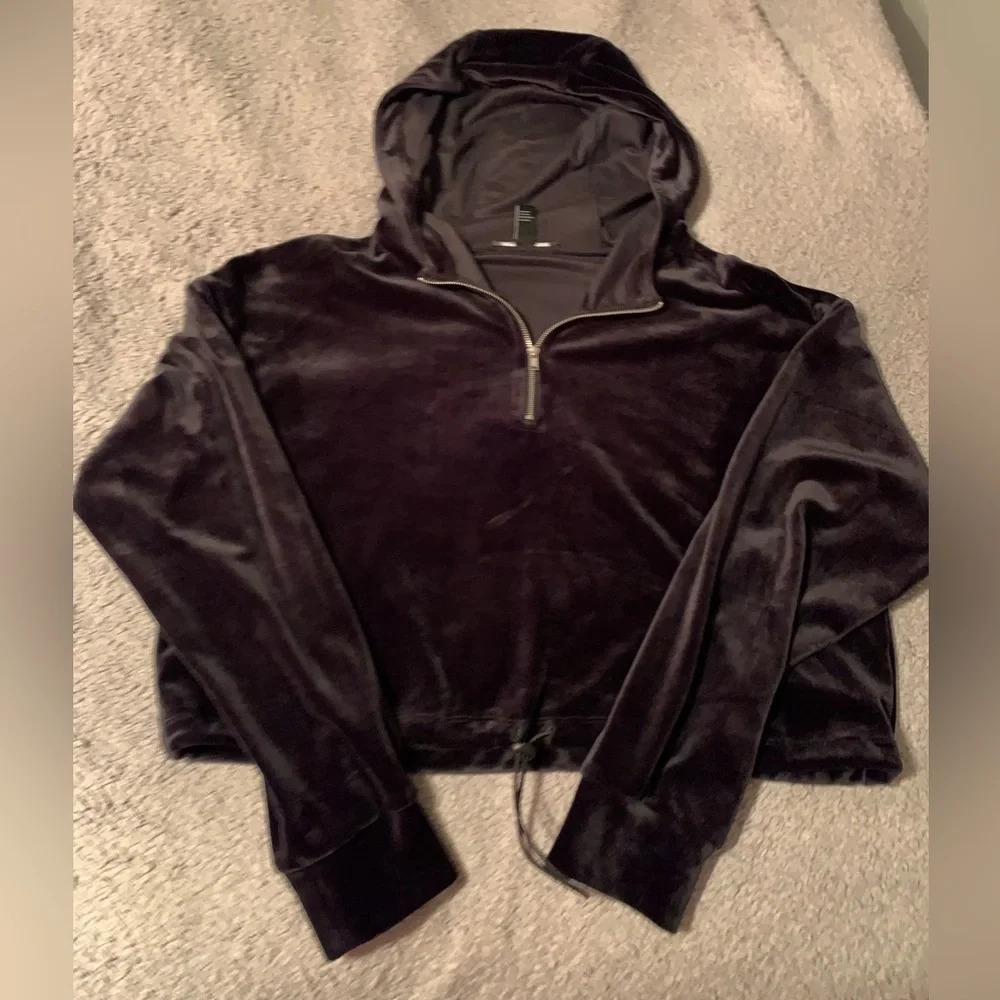 Forever 21 black velvet 1/4 zip crop hoodie